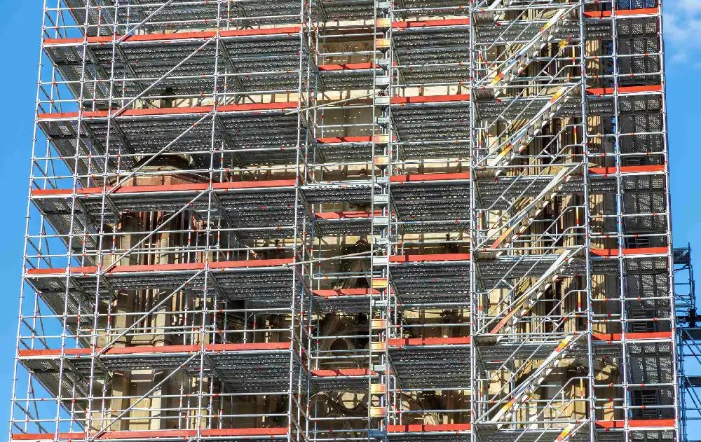 Perimeter scaffolding