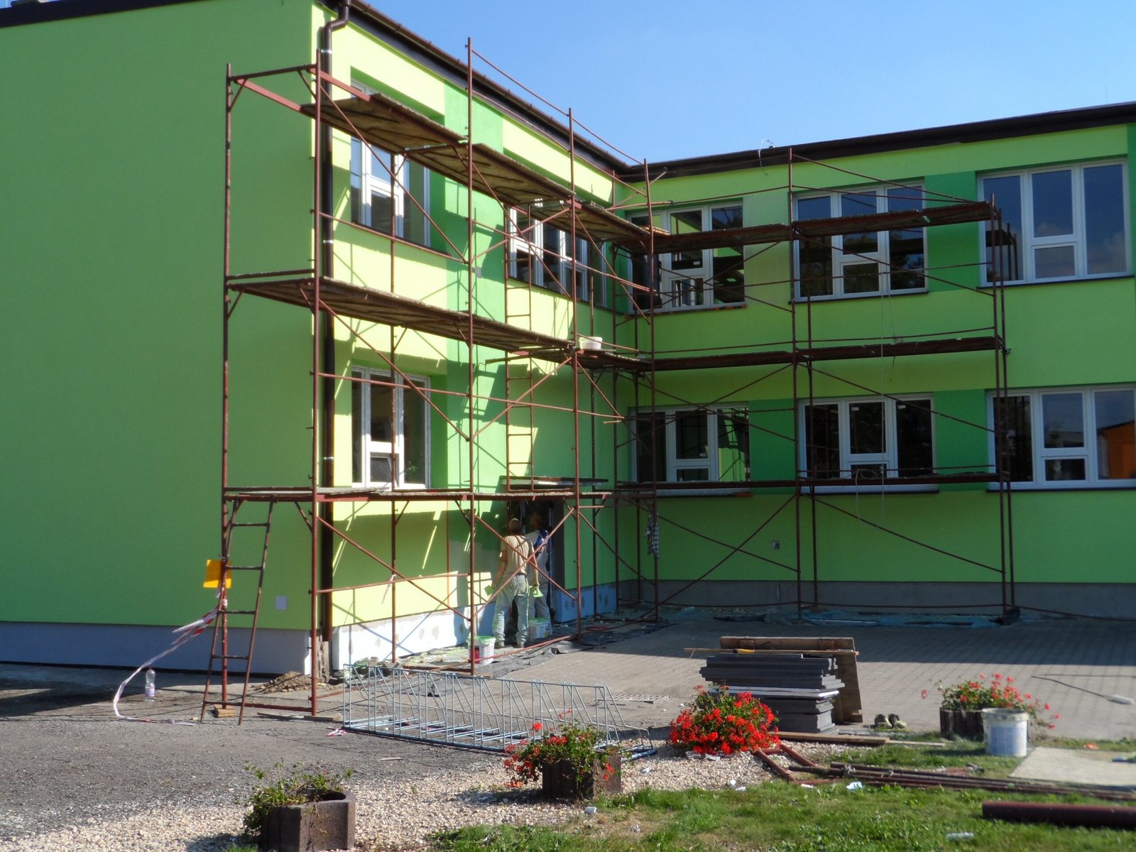 Kwikstage vs Mobile Scaffolding: Which One Does Your Melbourne Project Actually Need?
